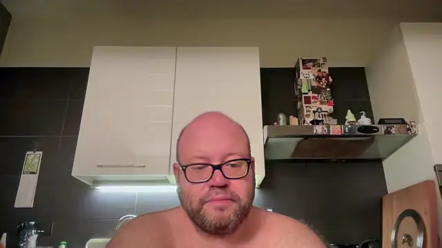 Snapshot of theitalianbear chatting on May 2026 12:07:01 AM theitalianbear online show from May 2026 12:07:01 AM