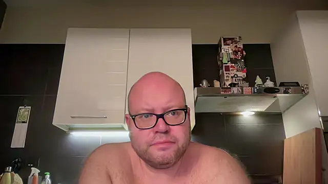 Snapshot of theitalianbear chatting on May 2026 02:09:02 AM theitalianbear online show from May 2026 02:09:02 AM