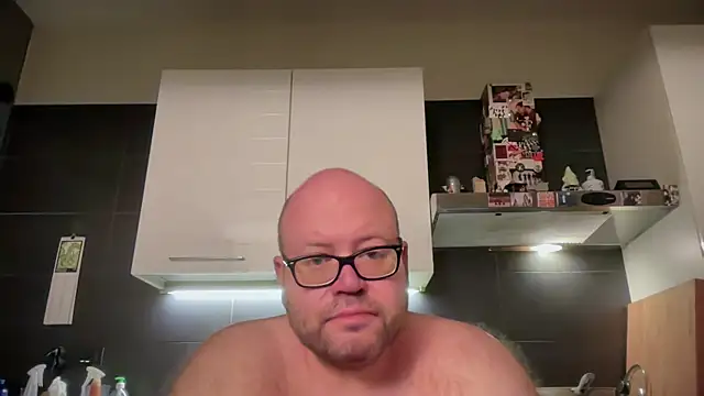 Snapshot of theitalianbear chatting on May 2026 12:30:01 AM theitalianbear online show from May 2026 12:30:01 AM