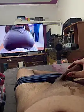 LuisXxz17 online show from August 2026 07:00:02 AM