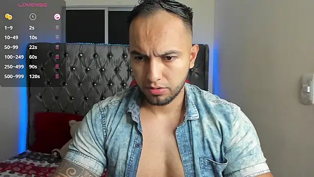 Snapshot of mrloganfuck1 chatting on June 2026 05:44:01 AM mrloganfuck1 online show from June 2026 05:44:01 AM