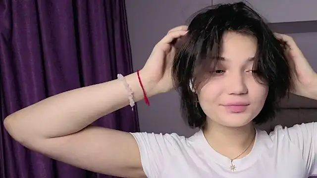 cute  caprice online show from August 2026 05:06:01 PM