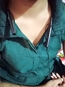 Snapshot of Pooja_kumari_001 chatting on August 2026 04:00:02 PM Pooja kumari 001 online show from August 2026 04:00:02 PM