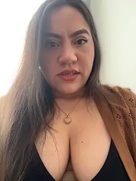 Snapshot of Bella_Pascualina chatting on August 2026 10:33:02 PM Bella Pascualina online show from August 2026 10:33:02 PM