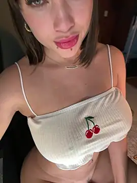 Snapshot of HannaBeckett chatting on December 2024 03:45:02 AM HannaBeckett online show from December 2024 03:45:02 AM