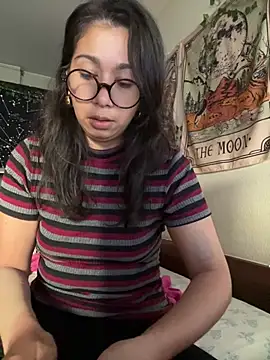 Lauraxbatista online show from August 2026 06:43:02 PM