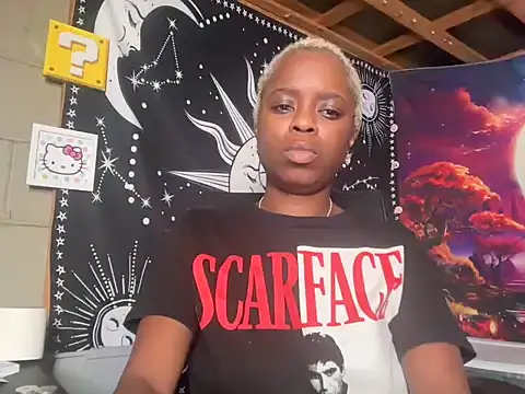 Snapshot of SimoneSavage chatting on November 2025 03:29:02 AM SimoneSavage online show from November 2025 03:29:02 AM