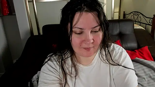 Snapshot of MarySwon chatting on December 2024 05:15:02 PM MarySwon online show from December 2024 05:15:02 PM