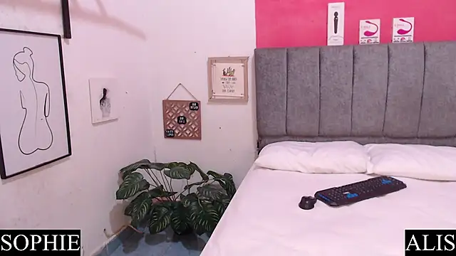 Snapshot of Sophie_And_Alis chatting on February 2025 10:55:01 AM Sophie And Alis online show from February 2025 10:55:01 AM