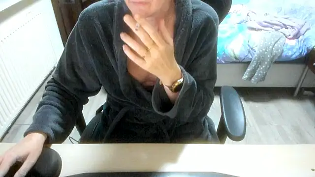 minoesje37 online show from November 2025 08:35:02 PM