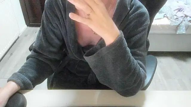 minoesje37 online show from January 2026 08:45:02 PM