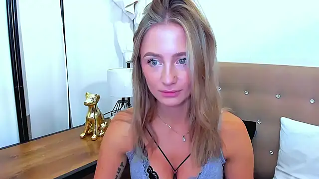 Snapshot of LenaCUTE chatting on October 2025 07:52:02 AM LenaCUTE online show from October 2025 07:52:02 AM