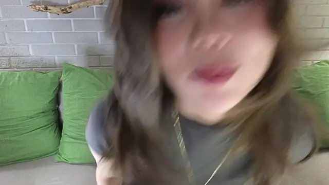 Snapshot of JuliaBeng chatting on May 2026 03:33:02 PM JuliaBeng online show from May 2026 03:33:02 PM
