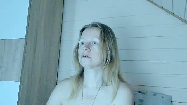 Snapshot of I_AM_MILF chatting on July 2026 06:52:01 AM I AM MILF online show from July 2026 06:52:01 AM