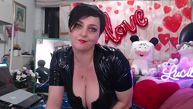 lucillabollente online show from February 2026 05:52:01 PM