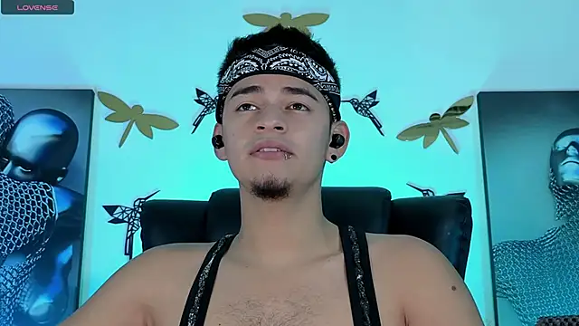 Snapshot of VikoHands chatting on March 2025 02:54:01 AM VikoHands online show from March 2025 02:54:01 AM