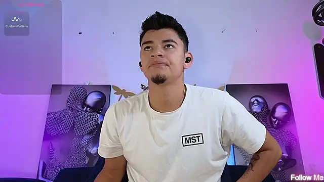 Snapshot of VikoHands chatting on February 2026 08:34:02 AM VikoHands online show from February 2026 08:34:02 AM