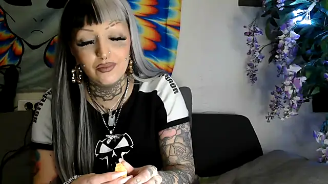 Snapshot of RoxxyInk chatting on January 2025 11:08:02 AM RoxxyInk online show from January 2025 11:08:02 AM