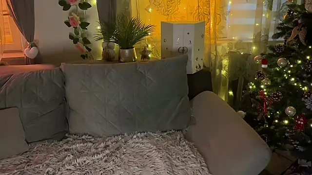 Monageil online show from December 2025 03:40:02 PM