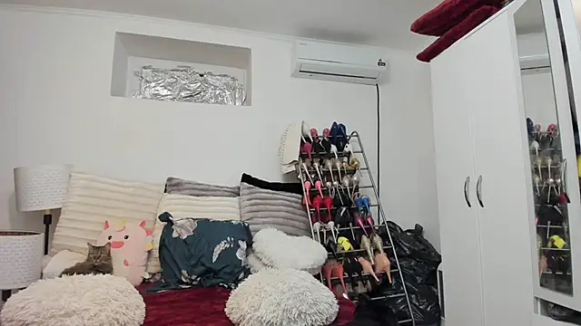 juliahayessxx online show from October 2025 09:47:02 PM