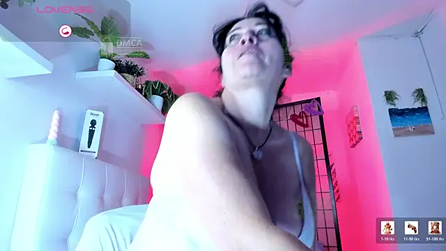 LADY HELLEN online show from February 2026 06:48:01 PM