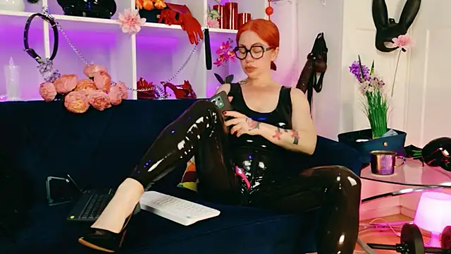 Snapshot of Ella__Kross chatting on May 2026 05:23:01 AM Ella Kross online show from May 2026 05:23:01 AM