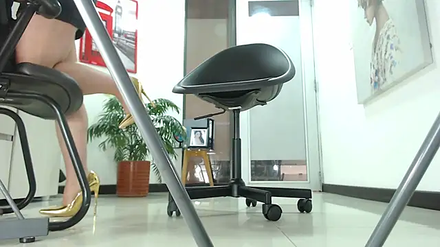 carieBelle1 online show from December 2025 12:25:02 PM