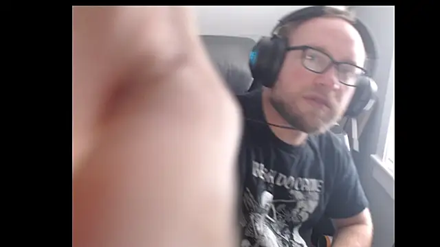 Snapshot of dragonhammer42 chatting on September 2025 07:16:01 PM dragonhammer42 online show from September 2025 07:16:01 PM