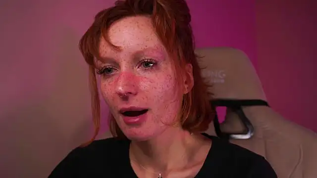 Snapshot of Liuba_Fox chatting on November 2025 07:01:02 PM Liuba Fox online show from November 2025 07:01:02 PM