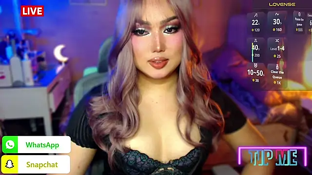 HOTnWILDalice online show from October 2025 02:01:01 AM