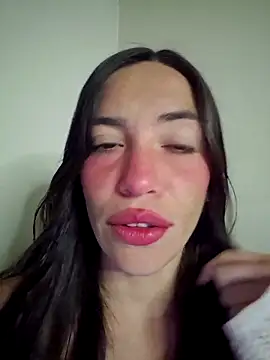 Snapshot of loveuu-bae chatting on November 2025 01:06:01 AM loveuu-bae online show from November 2025 01:06:01 AM