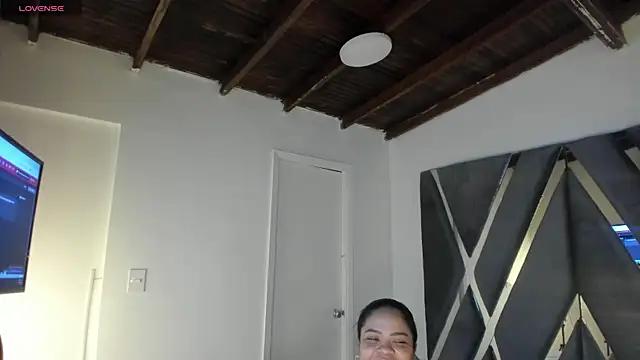 moonsweet1 online show from September 2025 05:56:01 PM