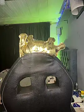 yanza2002 online show from February 2026 11:21:02 PM