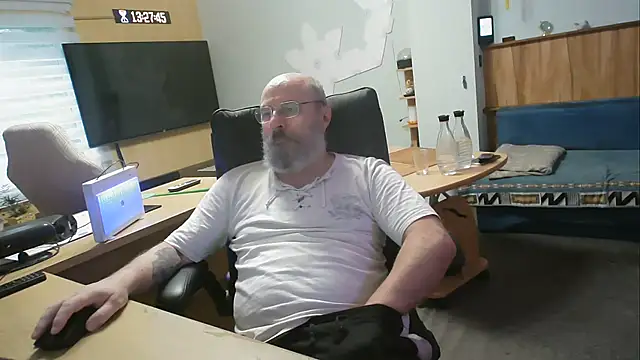 thomber1234 online show from August 2026 11:31:02 AM