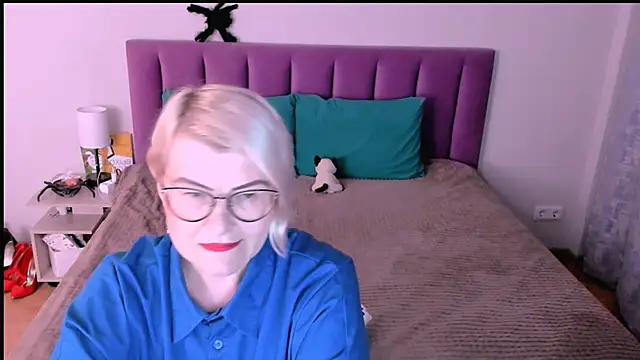 sabrinamacmarren online show from October 2025 02:31:01 PM