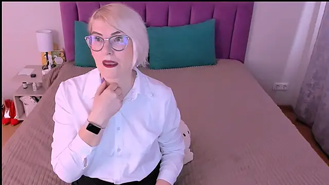 sabrinamacmarren online show from November 2025 07:57:01 AM