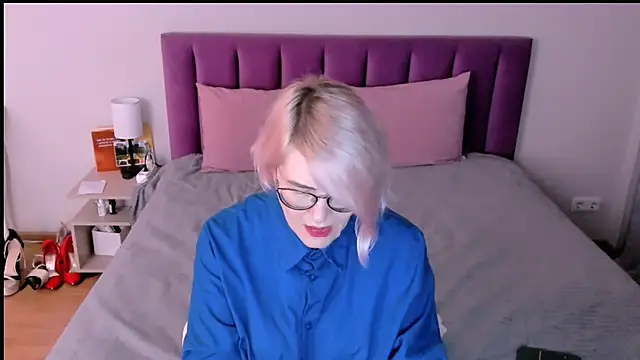 sabrinamacmarren online show from December 2025 01:39:01 PM