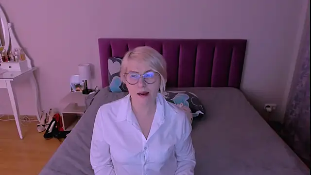 Snapshot of sabrinamacmarren chatting on February 2026 08:34:02 PM sabrinamacmarren online show from February 2026 08:34:02 PM