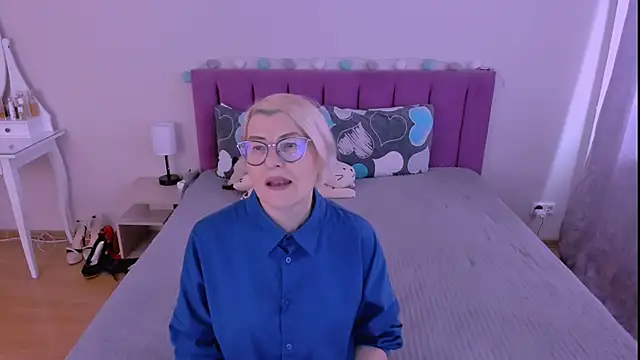 Snapshot of sabrinamacmarren chatting on February 2026 09:03:02 AM sabrinamacmarren online show from February 2026 09:03:02 AM