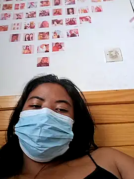 Snapshot of Artinah22 chatting on December 2024 04:53:02 AM Artinah22 online show from December 2024 04:53:02 AM