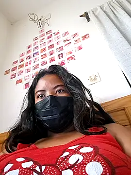 Snapshot of Artinah22 chatting on December 2024 03:45:01 AM Artinah22 online show from December 2024 03:45:01 AM