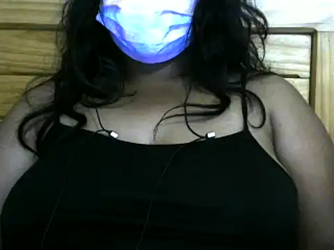 Snapshot of Artinah22 chatting on January 2025 07:32:01 PM Artinah22 online show from January 2025 07:32:01 PM