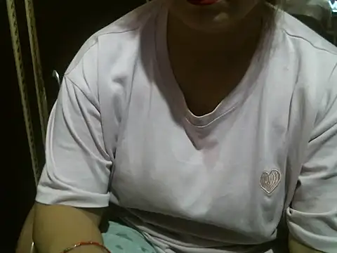 Snapshot of UrsMansi chatting on May 2026 07:43:01 PM UrsMansi online show from May 2026 07:43:01 PM