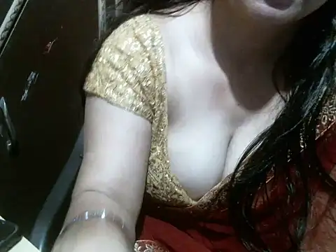 Snapshot of UrsMansi chatting on May 2026 11:35:01 PM UrsMansi online show from May 2026 11:35:01 PM