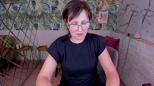 Snapshot of Paris_Cherry chatting on January 2025 08:18:01 PM Paris Cherry online show from January 2025 08:18:01 PM