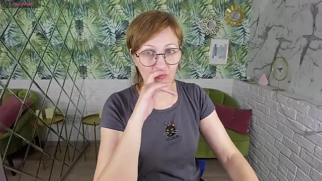 Snapshot of Paris_Cherry chatting on March 2025 08:03:02 PM Paris Cherry online show from March 2025 08:03:02 PM