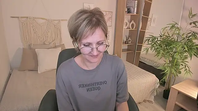 Snapshot of Paris_Cherry chatting on October 2025 08:26:01 PM Paris Cherry online show from October 2025 08:26:01 PM