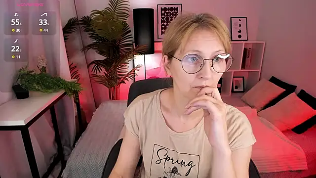 Paris Cherry online show from February 2026 01:01:02 PM