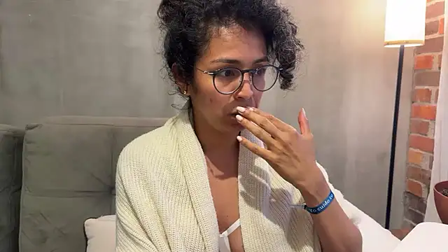 Snapshot of illaroom chatting on October 2025 10:42:02 PM illaroom online show from October 2025 10:42:02 PM