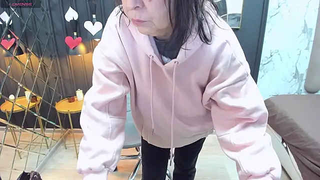Snapshot of LindaPassionate chatting on February 2025 05:27:01 AM LindaPassionate online show from February 2025 05:27:01 AM